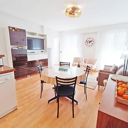 Apartment L'aquila, T4, Wi-fi, Parking, Cave, Balcon, Vue Montagne Bagneres-de-Luchon