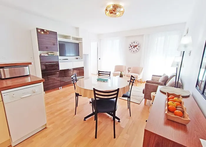 Apartment L'aquila, T4, Wi-fi, Parking, Cave, Balcon, Vue Montagne Bagneres-de-Luchon